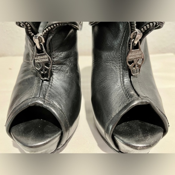 🔥Alexander McQueen 6 Stilettos moto jacket style shoes! Preloved by me🔥 - Picture 5 of 16